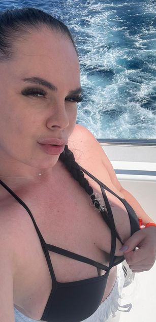 Model - Jessica Jolie deepthroat