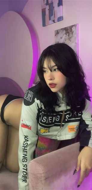 Model - Chloe Moon fastresponse