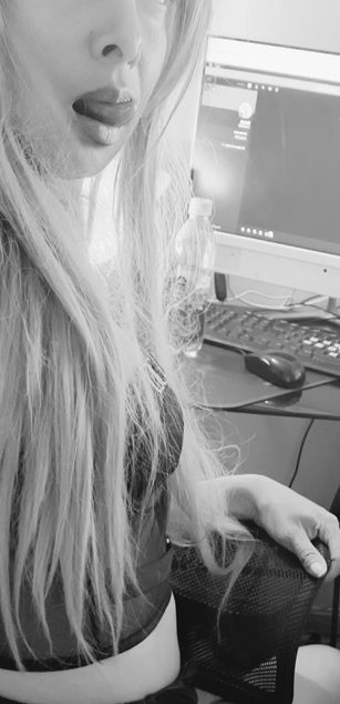 Model - Sarah_hard ass