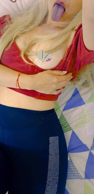 Model - Sarah_hard ass