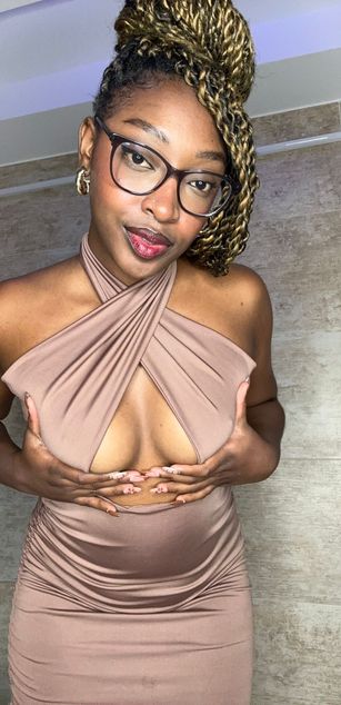 Model - YalianaGuzman deepthroat