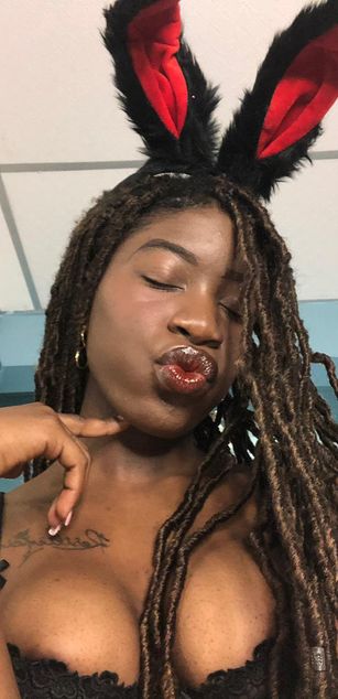 Model - Michelle Pose roleplay