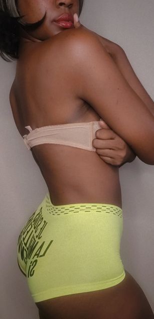 Model - SexyShan milf