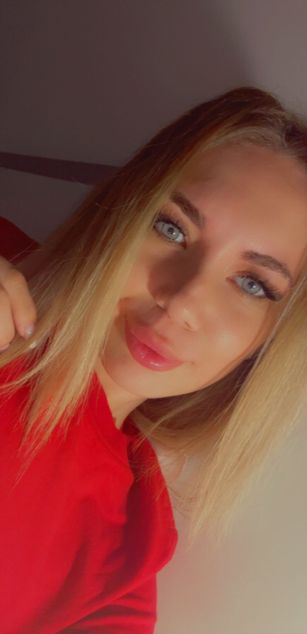 Model - SelenaBanks blowjob