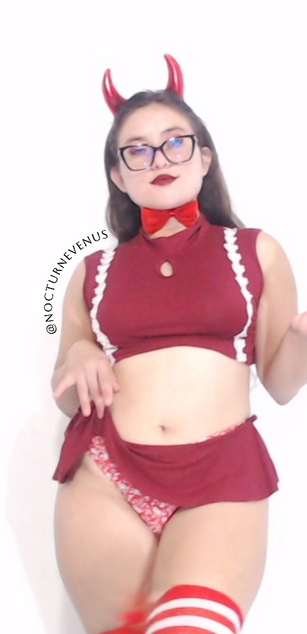 Model - Nocturne Venus blowjob