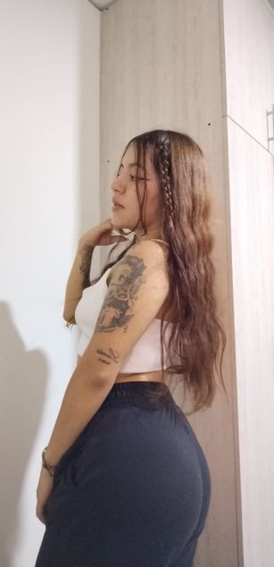 Model - JoyHills blowjob