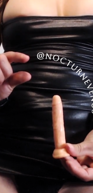 Model - Nocturne Venus blowjob