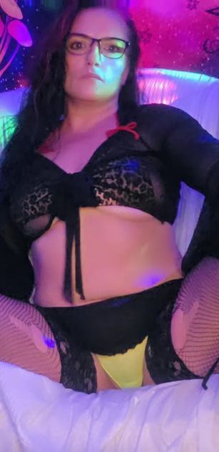 Model - A.J Buttons ANAL