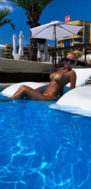 Model - MoniqueBliss dildo