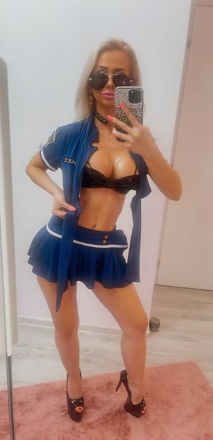 Model - MoniqueBliss dildo