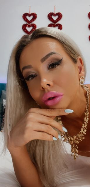 Model - MoniqueBliss dildo