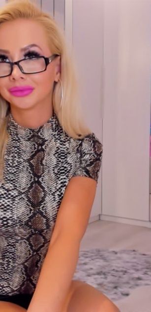 Model - MoniqueBliss dildo