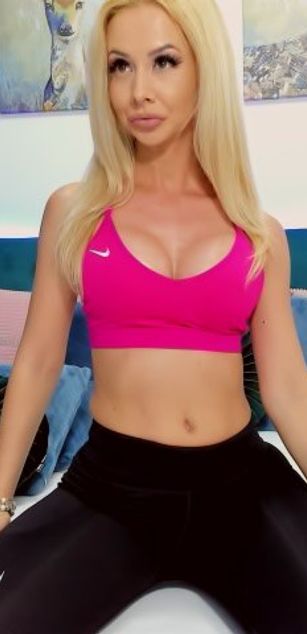 Model - MoniqueBliss dildo