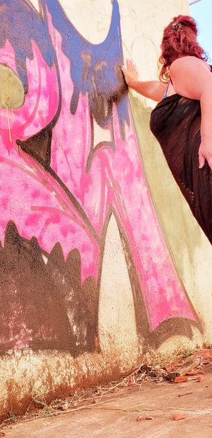 Model - Nikki Holland joi