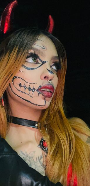 Model - Carmilla fetish