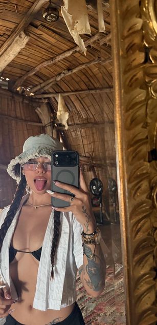 Model - Princess Miley ass