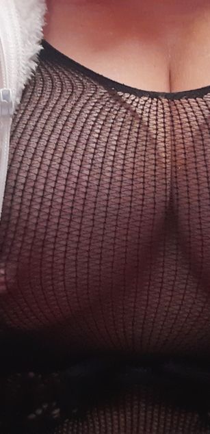 Model - Nikki Holland joi