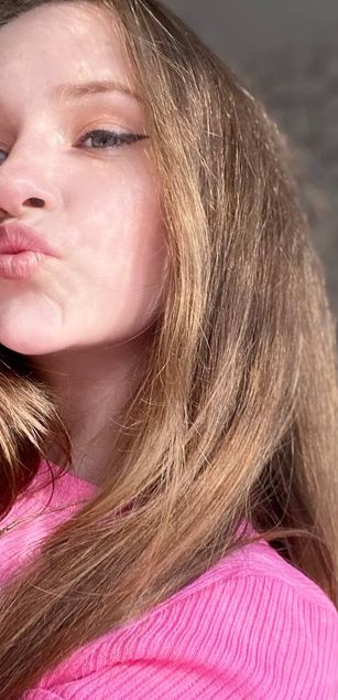 Model - Pamela squirt