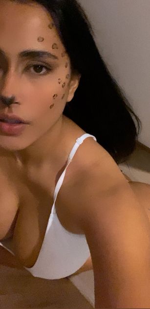 Model - ADARA GOMEZ toys