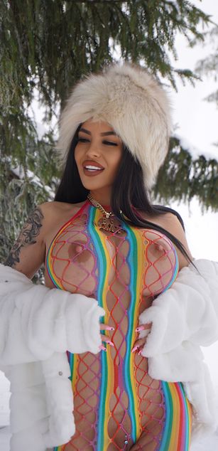 Model - NaomyBlackBarbie squirt