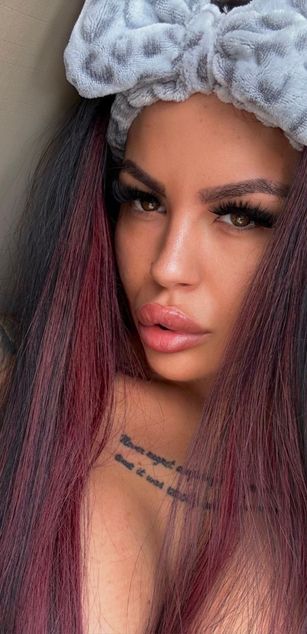 Model - NaomyBlackBarbie squirt