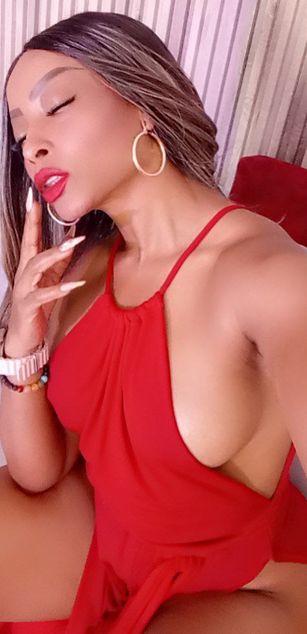 Model - BriannaChelsea ass