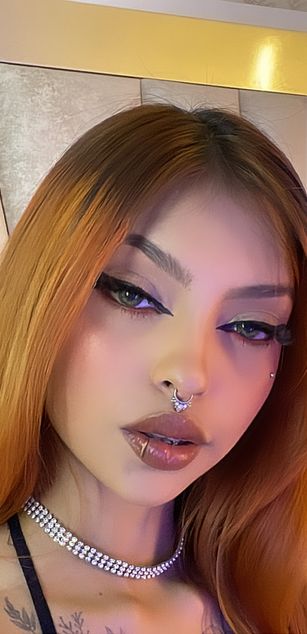 Model - Carmilla fetish