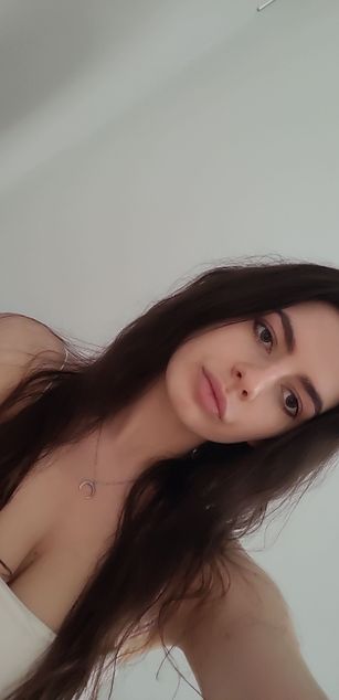 Model - Carli bigboobs