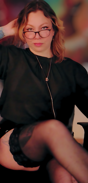 Model - KrystalViolet curvy