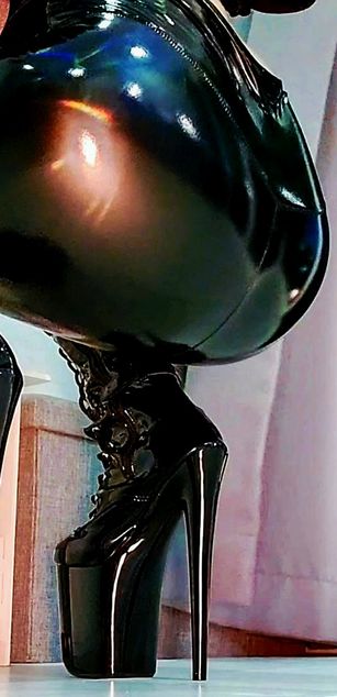 Model - BritishPimpstress dirtytalk