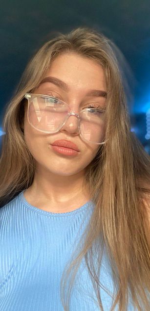 Model - Lily dirtytalk