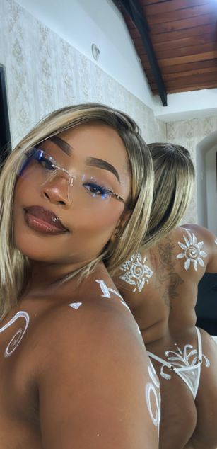 Model - Tianah Glow Ebony