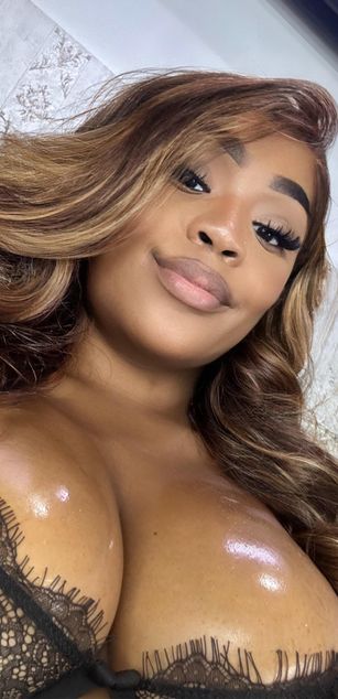 Model - Tianah Glow Ebony