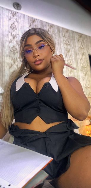 Model - Tianah Glow Ebony