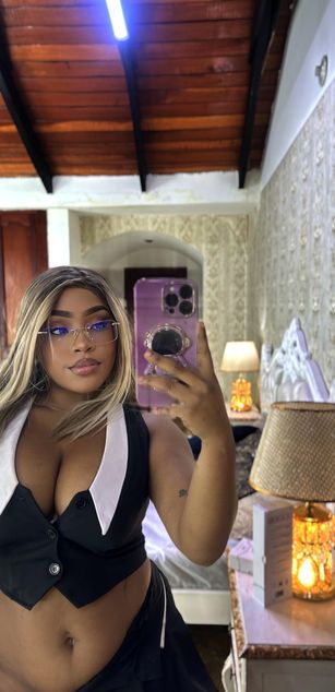 Model - Tianah Glow Ebony