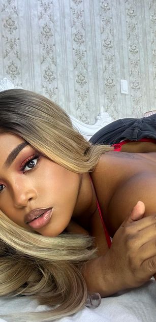 Model - Tianah Glow Ebony