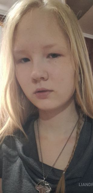 Model - Liandra squirt