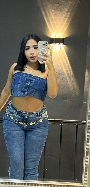 Model - Hilary Queen deepthroat