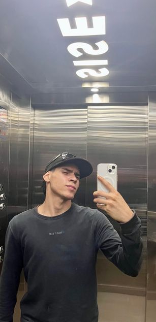 Model - Poysonsam bigass