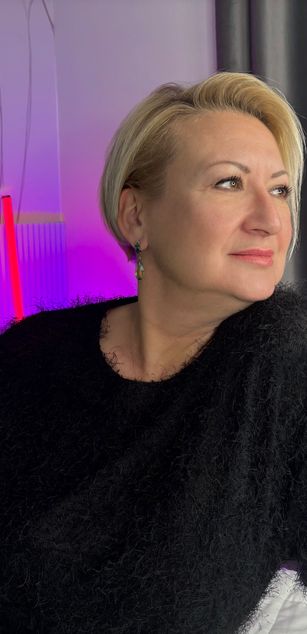 Model - Jessika mature