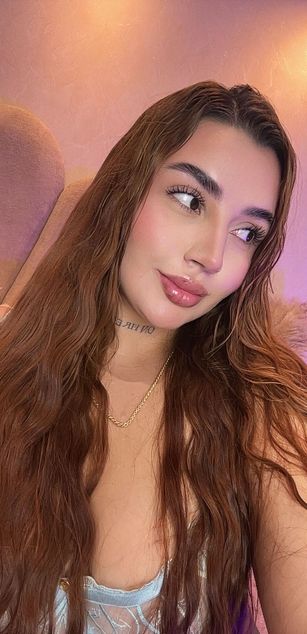 Model - Renata Ponce JOI