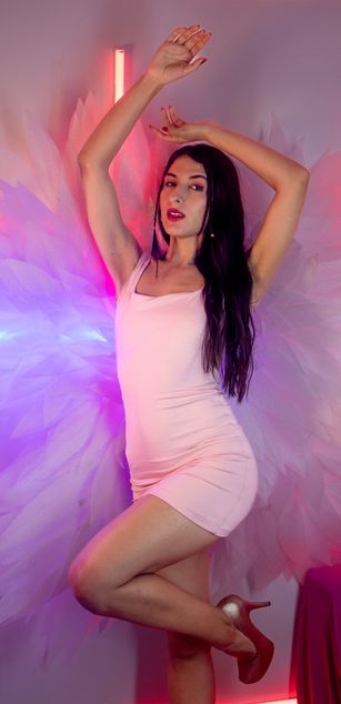 Model - Jenn deepthroat