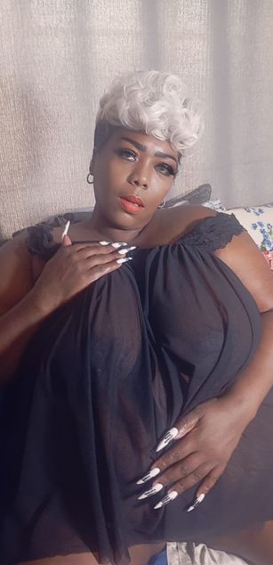 Model - SexyBustyWendy bigboobs