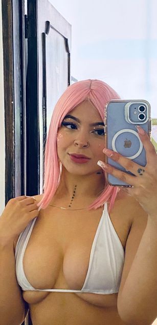 Model - Brianna Hill deepthroat