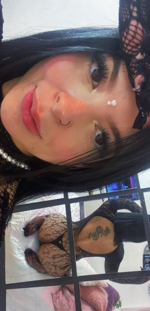 Model - Brianna Hill deepthroat