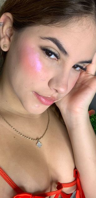 Model - Milu Rosse deepthroat