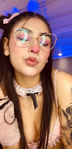 Model - Violet Blaze blowjob