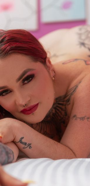 Model - AmaranthaVelmet striptease