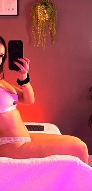 Model - Luna Carter JOI