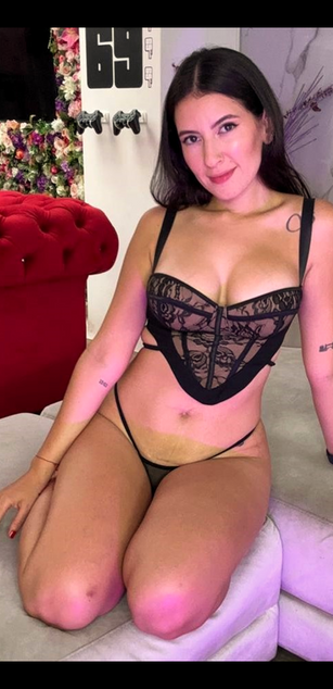 Model - Luna Carter JOI